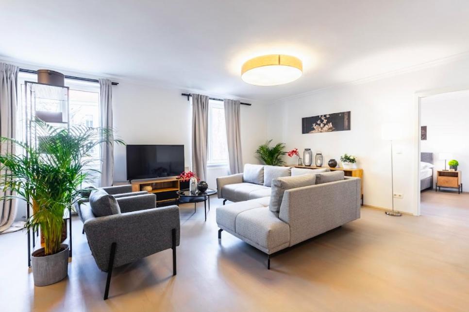 Experience Central Vienna From A Stylish And Modern Apartment Екстер'єр фото