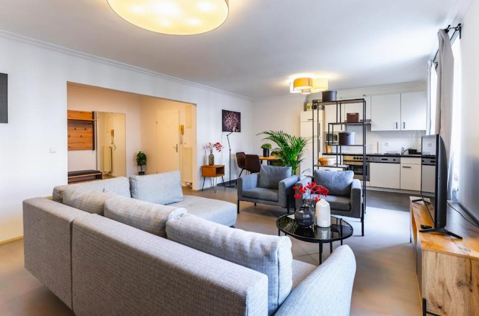 Experience Central Vienna From A Stylish And Modern Apartment Екстер'єр фото