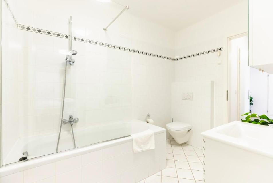 Experience Central Vienna From A Stylish And Modern Apartment Екстер'єр фото